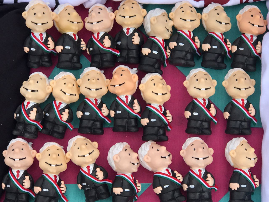 Las consultas de AMLO como tragedia, y luego como farsa