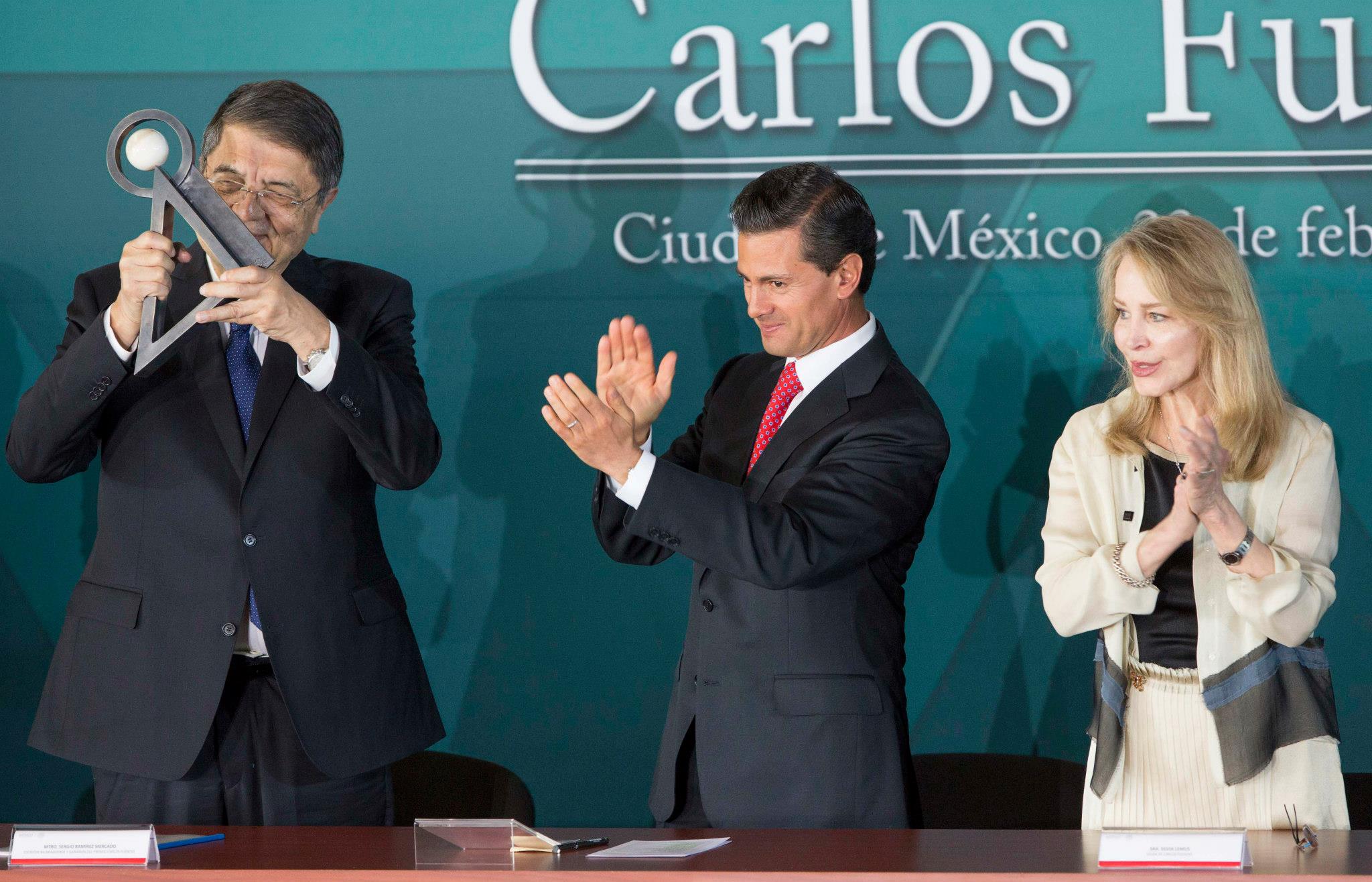 El gobierno de Peña Nieto se desmorona. Y nada lo puede parar