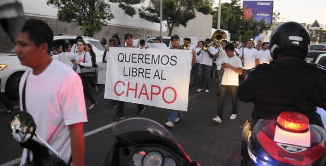 Marchando por el Chapo - Esa sociedad dañada y pervertida
