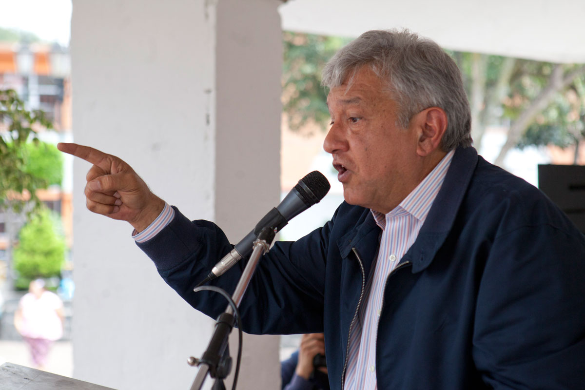 López Obrador: Las candidaturas independientes son un compló en mi contra